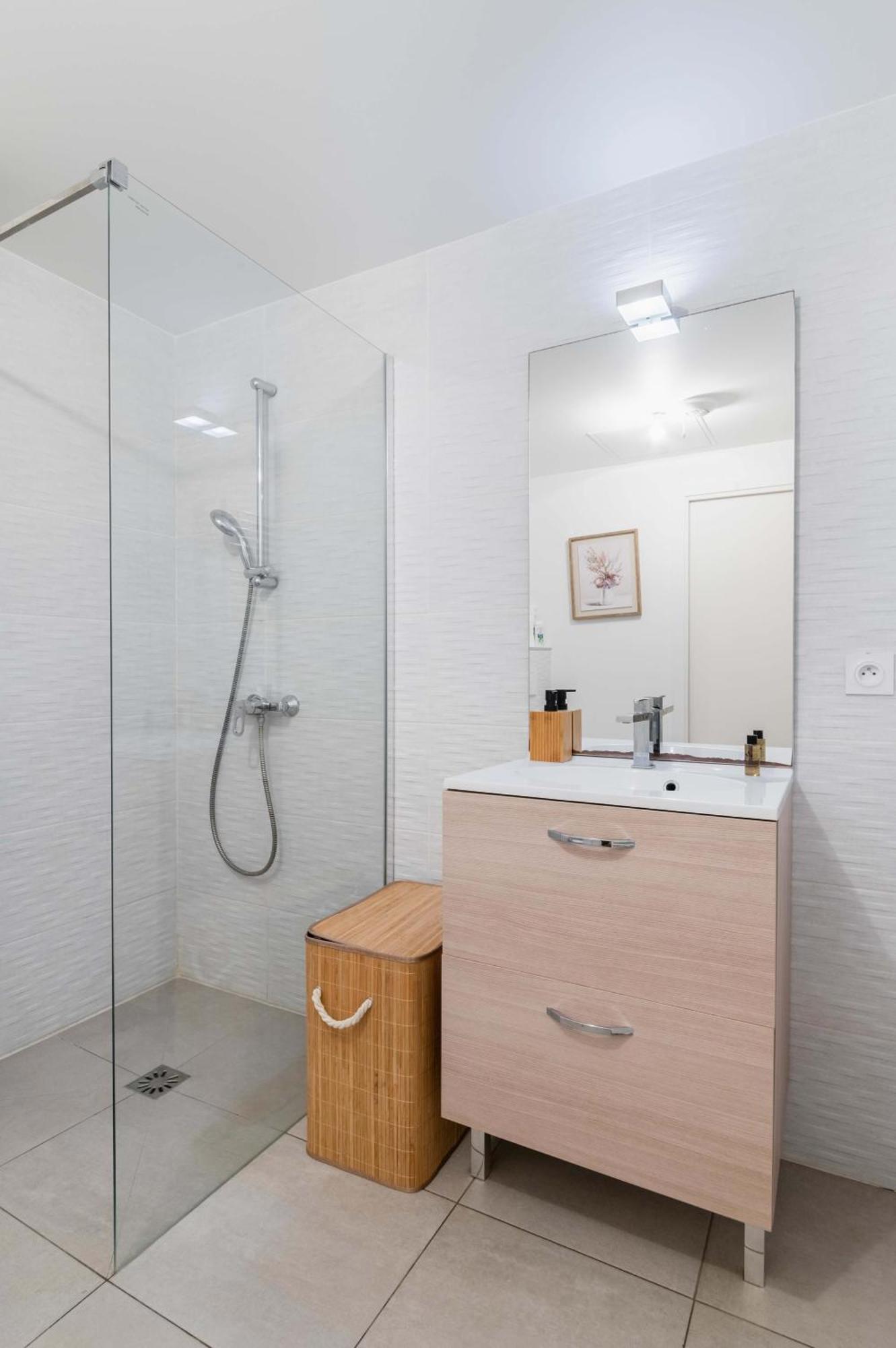 Appartement Lumineux Avec Terrasse Courbevoie - 4P - Flat-Guest Kültér fotó